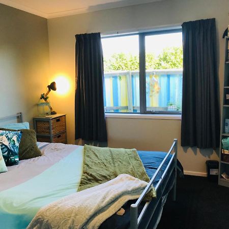 A Little Bit Beachy Modern Guest Room And Private Toilet Christchurch Exteriör bild