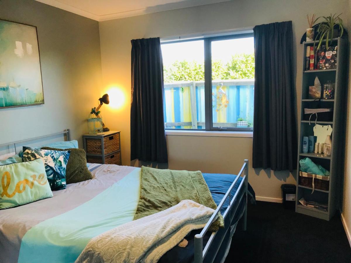 A Little Bit Beachy Modern Guest Room And Private Toilet Christchurch Exteriör bild