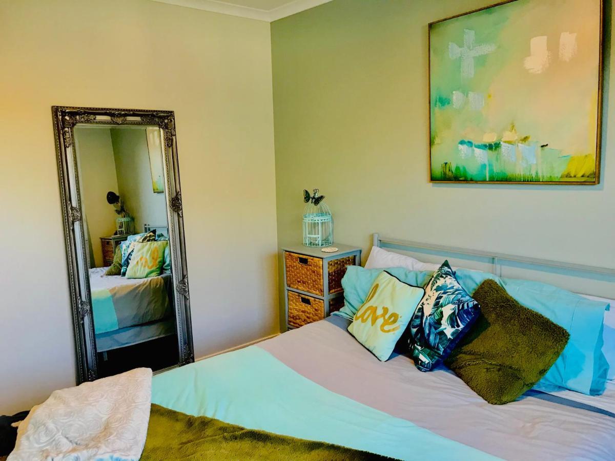 A Little Bit Beachy Modern Guest Room And Private Toilet Christchurch Exteriör bild