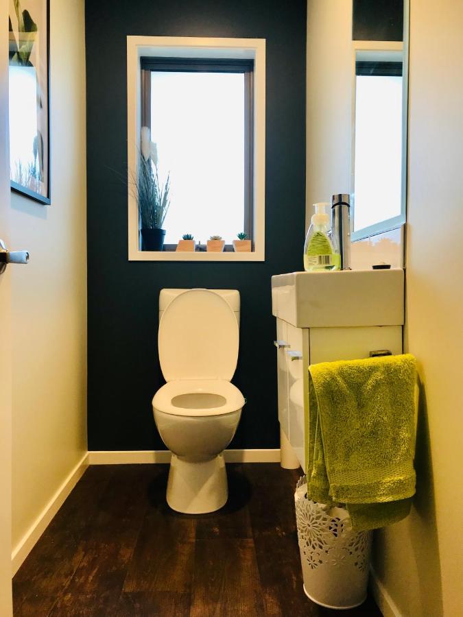 A Little Bit Beachy Modern Guest Room And Private Toilet Christchurch Exteriör bild